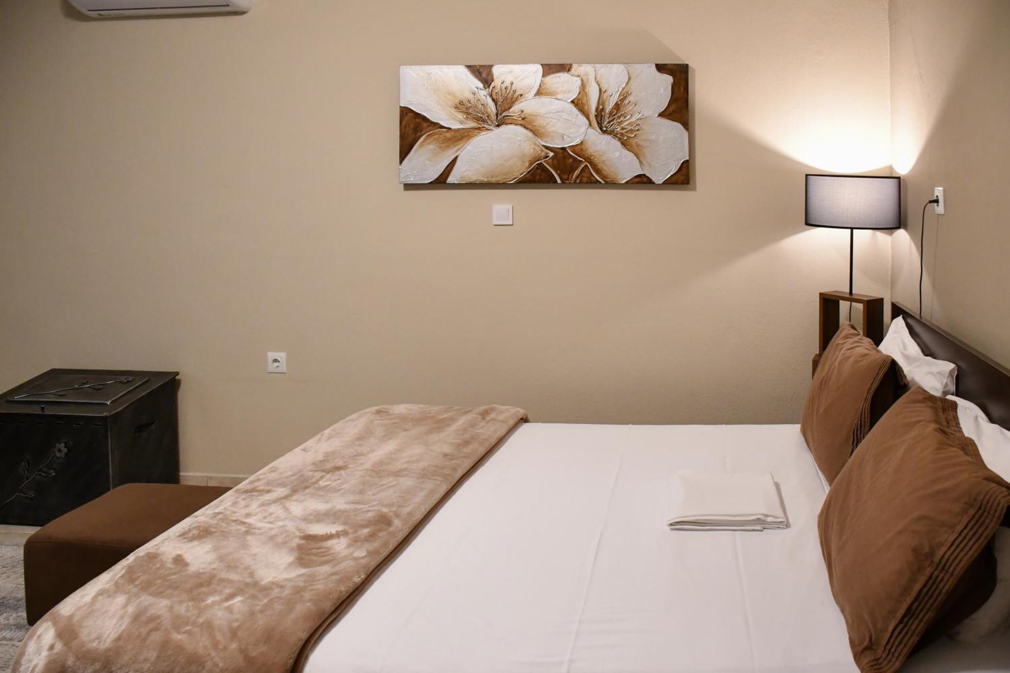 Toula Rooms Angistron Exterior photo