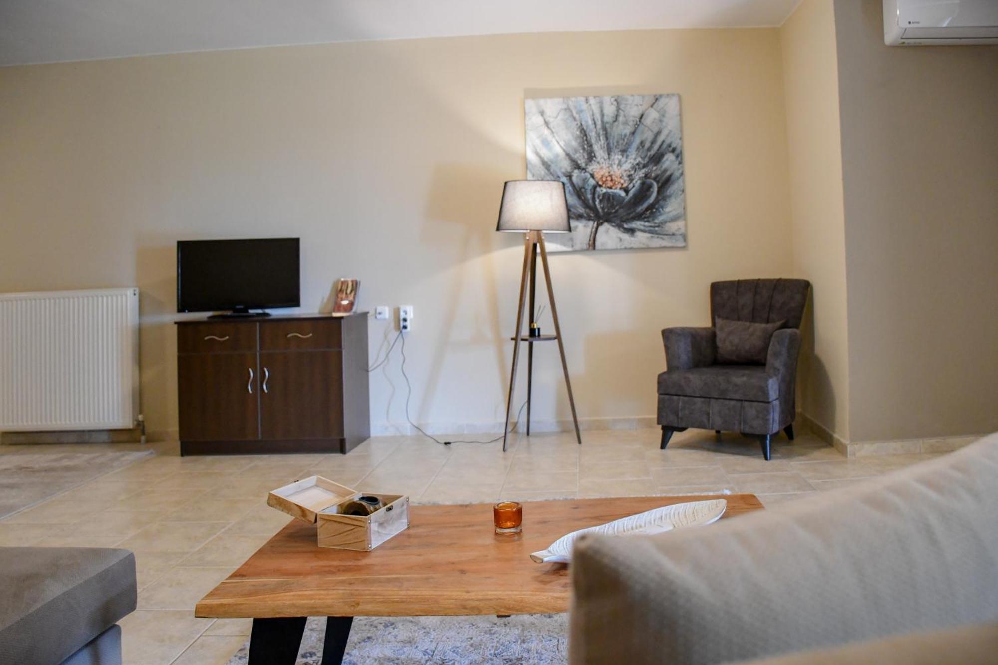 Toula Rooms Angistron Exterior photo